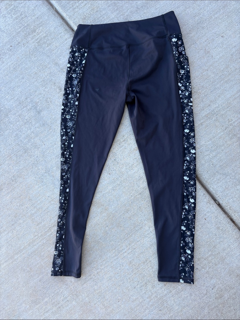 Black Floral Panel Active Leggings - Picture 2 of 4